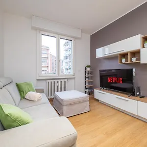 https://milano-5-guests-modern-apt-with-balcony.it-lombardy.com