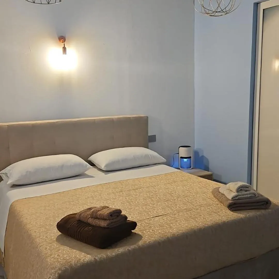 Carlo Di Borbone Apartments - Napoli Chiaia 0*,  Italia