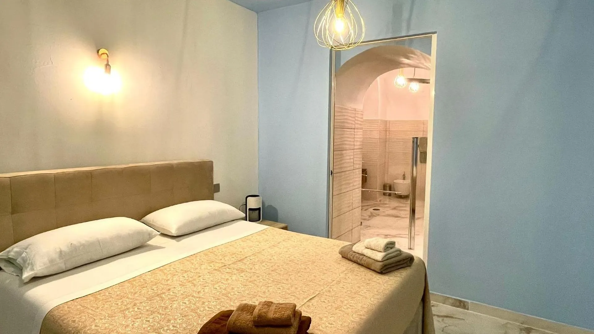 Carlo Di Borbone Apartments - Napoli Chiaia Italia